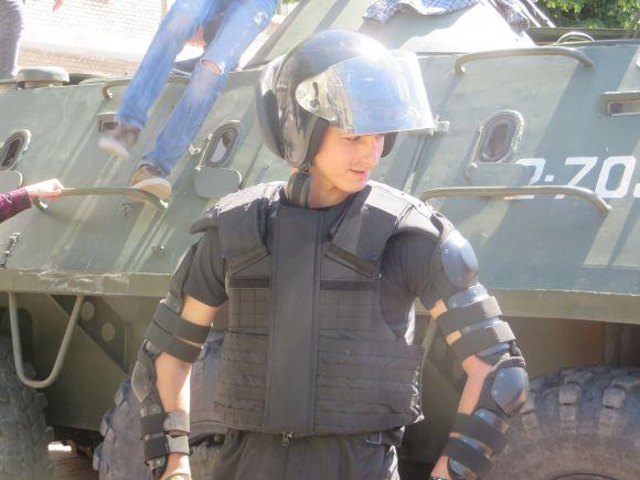 Новини Хмельницького - фото з Показ техніки на Проскурівській. Можна вдягнути бронежилет і залізти в танк Показ техніки на Проскурівській. Можна вдягнути бронежилет і залізти в танк, фото №11 на сайті vsim.ua