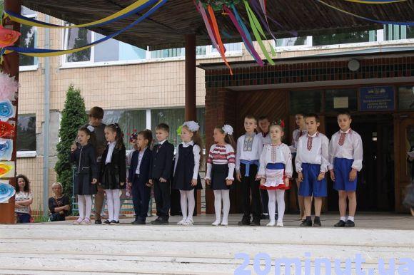 У школах Кам’янця пролунав останній дзвоник (ФОТОРЕПОРТАЖ), фото №3 на сайті 20minut.ua