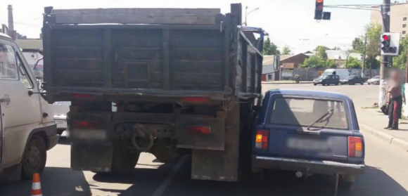 Новини Вінниці - фото з Вінниця 24 травня: незначні ДТП, двічі гасили займання біля лісу та проблеми з вигрібними ямами Вінниця 24 травня: незначні ДТП, двічі гасили займання біля лісу та проблеми з вигрібними ямами, фото №5 на сайті 20minut.ua