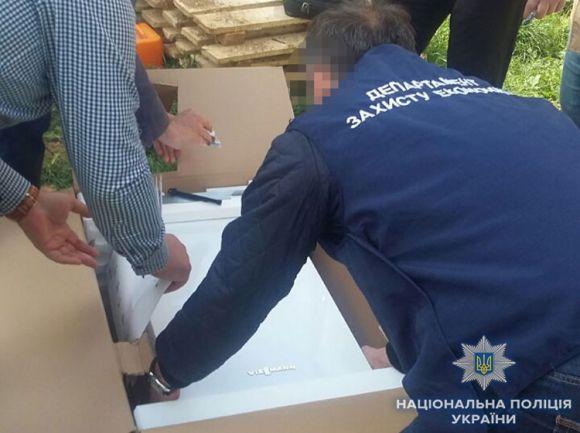 Новини Вінниці - фото з Працівник мерії попався на хабарі. Взяв техніки на 37 тисяч гривень (ОНОВЛЕНО) Працівник мерії попався на хабарі. Взяв техніки на 37 тисяч гривень (ОНОВЛЕНО), фото №1 на сайті 20minut.ua