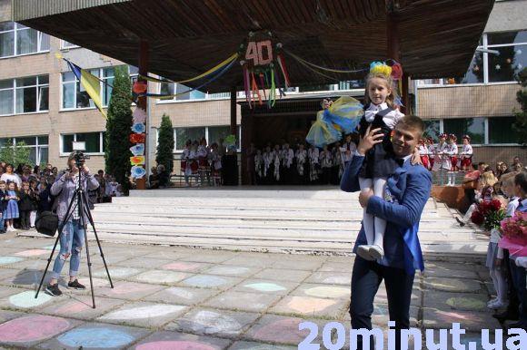 У школах Кам’янця пролунав останній дзвоник (ФОТОРЕПОРТАЖ), фото №2 на сайті 20minut.ua