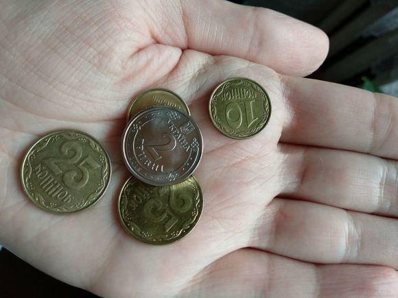На гривню монетою подумали, що це одна копійка. Як реагують продавці на нові гроші, фото №1 на сайті 20minut.ua