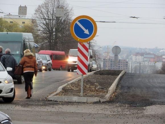 На Свободи будують острівець безпеки. Планують ще три, фото №2 на сайті vsim.ua