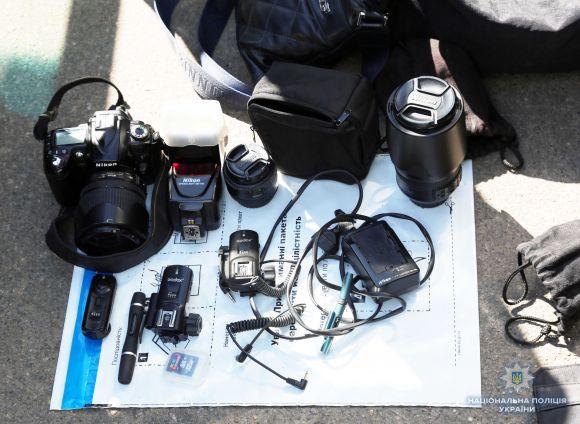 На Бевза грузини «сканеристи» обікрали автомобіль калинівчанина. Вкрали гроші та дорогу техніку, фото №1 на сайті 20minut.ua