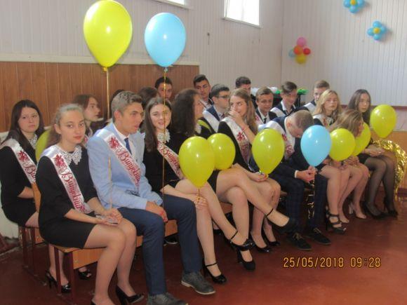 Останній дзвінок в п'ятій школі (фоторепортаж), фото №6 на сайті 20minut.ua