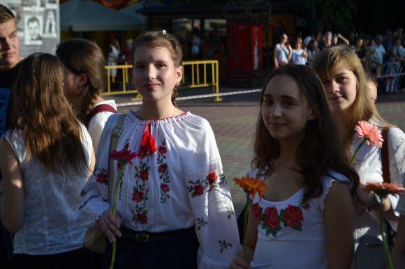 Новини Хмельницького - фото з Центром Хмельницького пройшлися курсанти-прикордонники і учасники АТО Центром Хмельницького пройшлися курсанти-прикордонники і учасники АТО, фото №18 на сайті vsim.ua