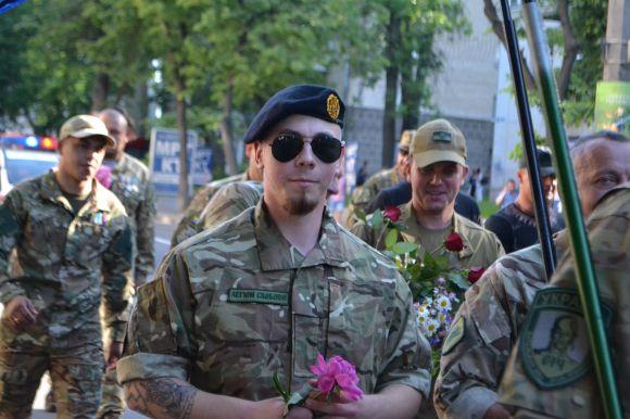 Новини Хмельницького - фото з Центром Хмельницького пройшлися курсанти-прикордонники і учасники АТО Центром Хмельницького пройшлися курсанти-прикордонники і учасники АТО, фото №11 на сайті vsim.ua