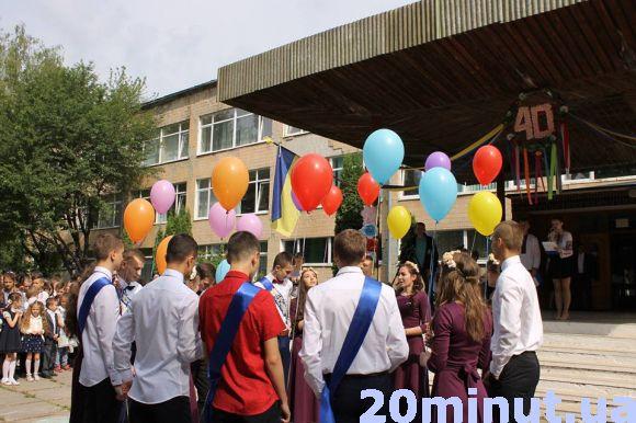 У школах Кам’янця пролунав останній дзвоник (ФОТОРЕПОРТАЖ), фото №5 на сайті 20minut.ua