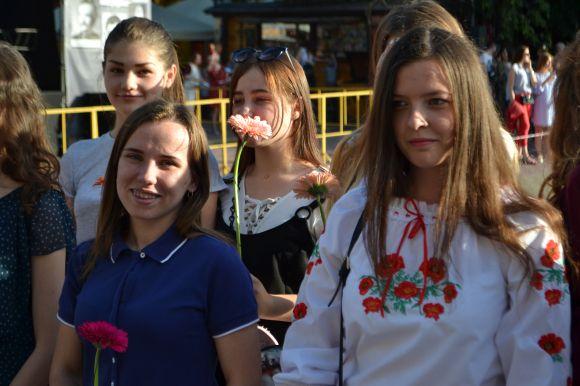 Новини Хмельницького - фото з Центром Хмельницького пройшлися курсанти-прикордонники і учасники АТО Центром Хмельницького пройшлися курсанти-прикордонники і учасники АТО, фото №19 на сайті vsim.ua