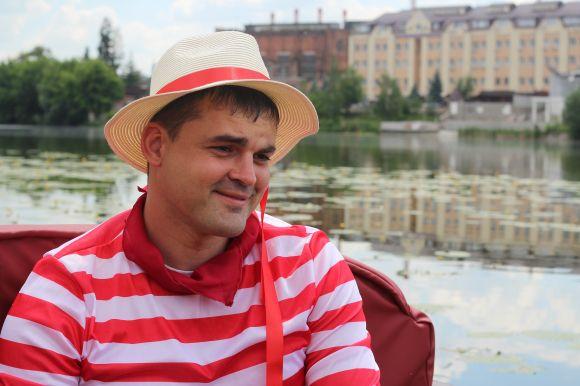 Новини Вінниці - фото з «Я у мами гондольєр». Історія підприємця, який робить «Венецію» у Вінниці «Я у мами гондольєр». Історія підприємця, який робить «Венецію» у Вінниці, фото №1 на сайті 20minut.ua