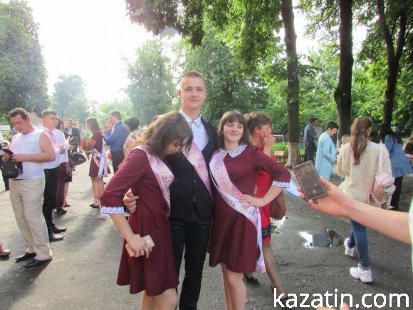 Останній дзвінок в другій школі (фоторепортаж), фото №23 на сайті 20minut.ua