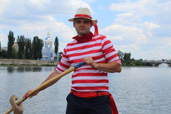 Новини Вінниці - фото з «Я у мами гондольєр». Історія підприємця, який робить «Венецію» у Вінниці «Я у мами гондольєр». Історія підприємця, який робить «Венецію» у Вінниці, фото №4 на сайті 20minut.ua