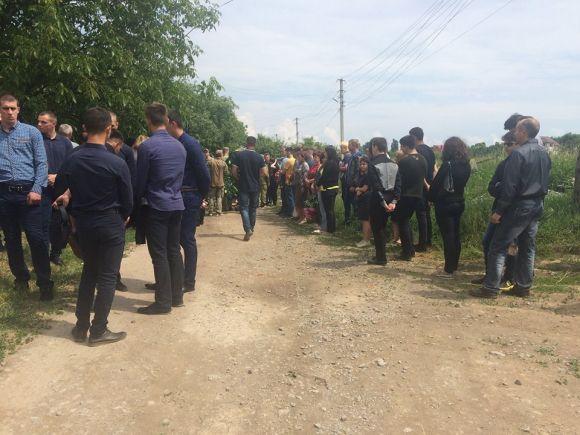 На Вінниччині провели в останню путь 23-річного снайпера, який загинув на Донбасі, фото №2 на сайті 20minut.ua