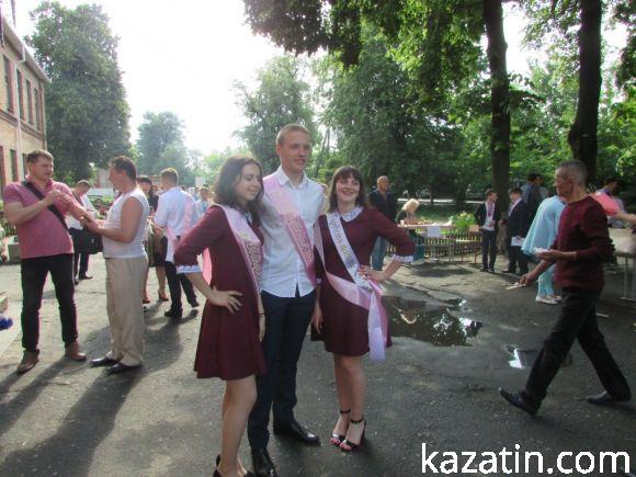 Останній дзвінок в другій школі (фоторепортаж), фото №24 на сайті 20minut.ua