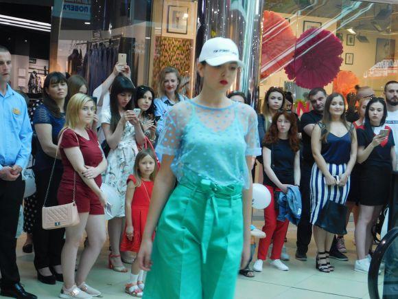 Гуру краси і стилю в Хмельницькому: як зустрічали модного українського дизайнера Андре Тана (новини компаній), фото №10 на сайті vsim.ua