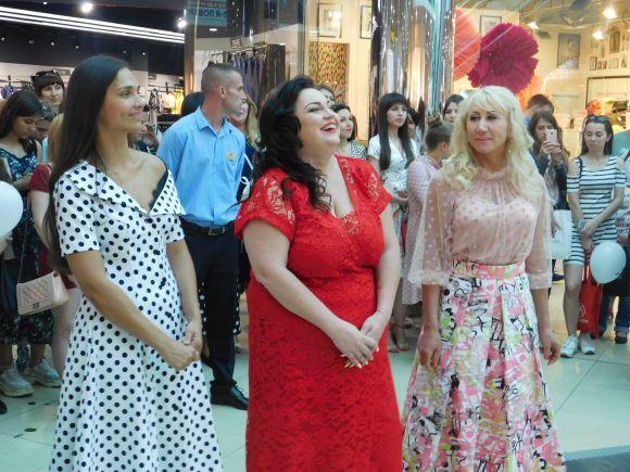 Гуру краси і стилю в Хмельницькому: як зустрічали модного українського дизайнера Андре Тана (новини компаній), фото №24 на сайті vsim.ua