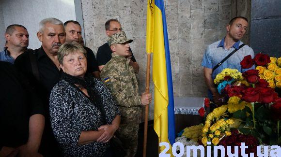 Новини Тернополя - фото з На панахиді за Русланом Муляром - тисячі людей (оновлено) На панахиді за Русланом Муляром - тисячі людей (оновлено), фото №6 на сайті 20minut.ua