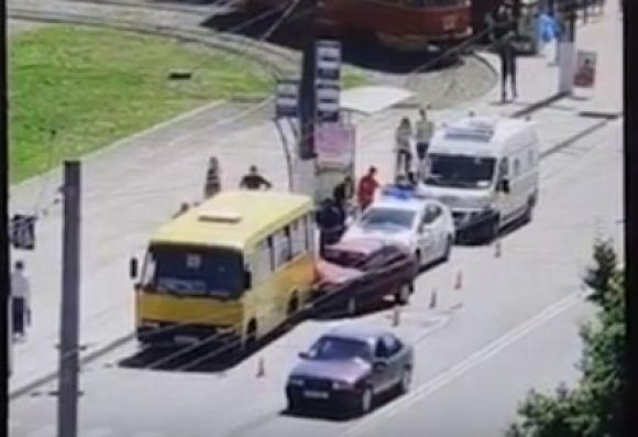 ДТП та пожежа на Тяжилові, аварія по Пирогова: відео за понеділок, фото №1 на сайті 20minut.ua