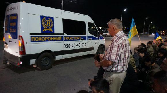 Новини Тернополя - фото з Тернопіль на колінах зустрів Руслана Муляра (оновлено) Тернопіль на колінах зустрів Руслана Муляра (оновлено), фото №4 на сайті 20minut.ua