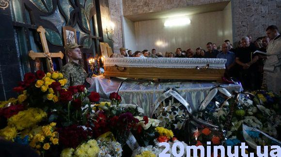 Новини Тернополя - фото з На панахиді за Русланом Муляром - тисячі людей (оновлено) На панахиді за Русланом Муляром - тисячі людей (оновлено), фото №3 на сайті 20minut.ua