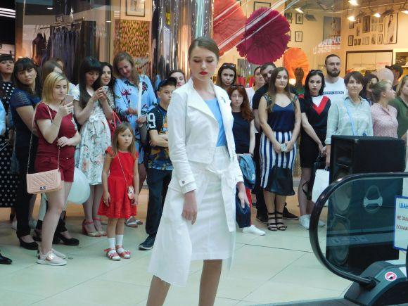 Гуру краси і стилю в Хмельницькому: як зустрічали модного українського дизайнера Андре Тана (новини компаній), фото №14 на сайті vsim.ua