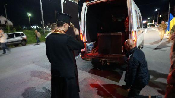 Новини Тернополя - фото з Тернопіль на колінах зустрів Руслана Муляра (оновлено) Тернопіль на колінах зустрів Руслана Муляра (оновлено), фото №6 на сайті 20minut.ua