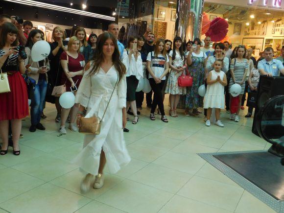 Гуру краси і стилю в Хмельницькому: як зустрічали модного українського дизайнера Андре Тана (новини компаній), фото №22 на сайті vsim.ua