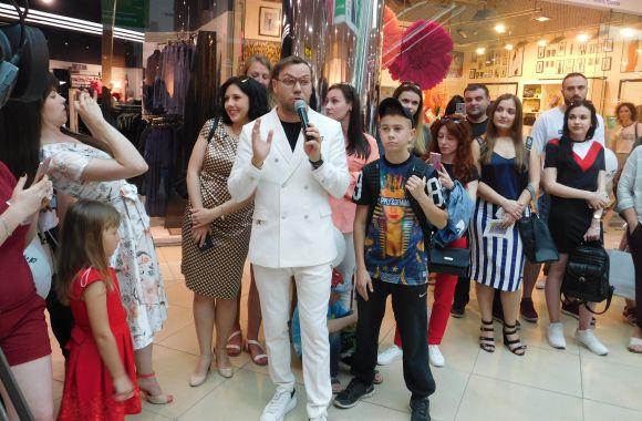 Гуру краси і стилю в Хмельницькому: як зустрічали модного українського дизайнера Андре Тана (новини компаній), фото №5 на сайті vsim.ua