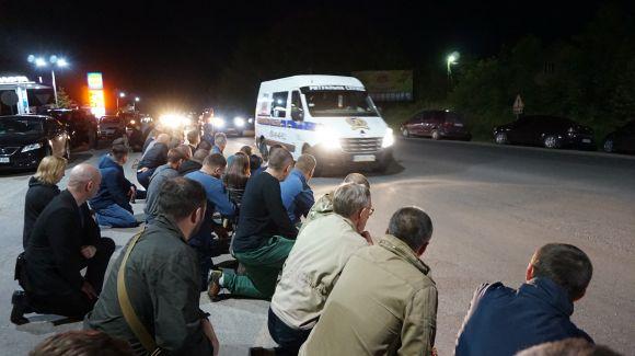 Новини Тернополя - фото з Тернопіль на колінах зустрів Руслана Муляра (оновлено) Тернопіль на колінах зустрів Руслана Муляра (оновлено), фото №3 на сайті 20minut.ua