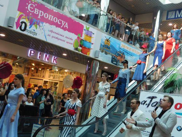 Гуру краси і стилю в Хмельницькому: як зустрічали модного українського дизайнера Андре Тана (новини компаній), фото №21 на сайті vsim.ua