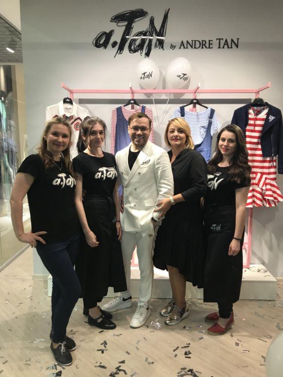 Гуру краси і стилю в Хмельницькому: як зустрічали модного українського дизайнера Андре Тана (новини компаній), фото №4 на сайті vsim.ua