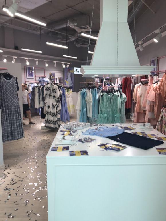 Гуру краси і стилю в Хмельницькому: як зустрічали модного українського дизайнера Андре Тана (новини компаній), фото №27 на сайті vsim.ua