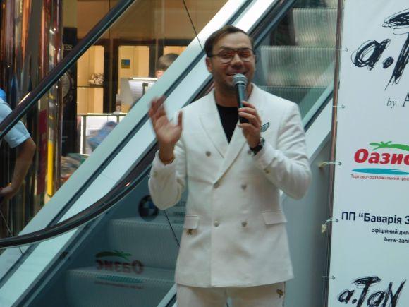 Гуру краси і стилю в Хмельницькому: як зустрічали модного українського дизайнера Андре Тана (новини компаній), фото №2 на сайті vsim.ua