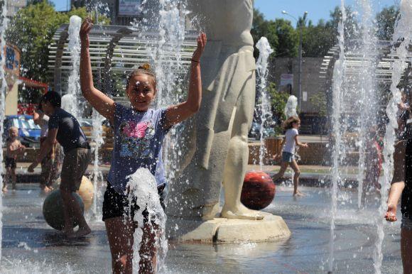 Новини Вінниці - фото з Дозвілля маленьких і дорослих вінничан на «сухому» фонтані (ФОТО ДНЯ) Дозвілля маленьких і дорослих вінничан на «сухому» фонтані (ФОТО ДНЯ), фото №11 на сайті 20minut.ua