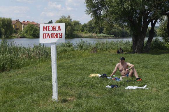 Новини Вінниці - фото з Вивіска «купатись заборонено» зупиняє одного зі ста. Пляжний сезон на «Хіміку» Вивіска «купатись заборонено» зупиняє одного зі ста. Пляжний сезон на «Хіміку», фото №4 на сайті 20minut.ua