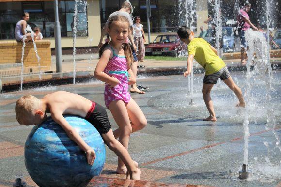 Новини Вінниці - фото з Дозвілля маленьких і дорослих вінничан на «сухому» фонтані (ФОТО ДНЯ) Дозвілля маленьких і дорослих вінничан на «сухому» фонтані (ФОТО ДНЯ), фото №8 на сайті 20minut.ua