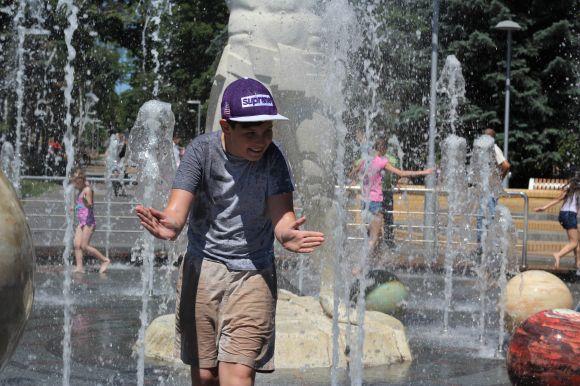 Новини Вінниці - фото з Дозвілля маленьких і дорослих вінничан на «сухому» фонтані (ФОТО ДНЯ) Дозвілля маленьких і дорослих вінничан на «сухому» фонтані (ФОТО ДНЯ), фото №4 на сайті 20minut.ua