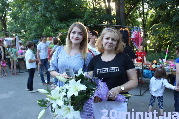 Новини Тернополя - фото з Троянди, лілії і море емоцій... Прихильниці розповіли, за що люблять Олега Винника Троянди, лілії і море емоцій... Прихильниці розповіли, за що люблять Олега Винника, фото №6 на сайті 20minut.ua