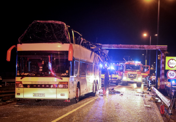В Угорщині автобус на хмельницьких номерах потрапив у страшну ДТП: 28 постраждалих, фото №4 на сайті vsim.ua