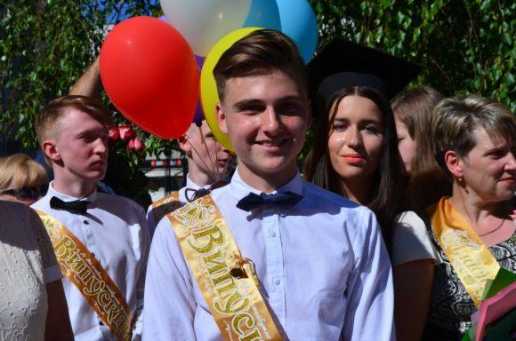 Сьогодні у житомирських школах пролунав останній дзвоник, фото №3 на сайті 20minut.ua
