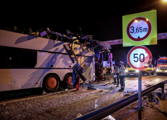 В Угорщині автобус на хмельницьких номерах потрапив у страшну ДТП: 28 постраждалих, фото №5 на сайті vsim.ua