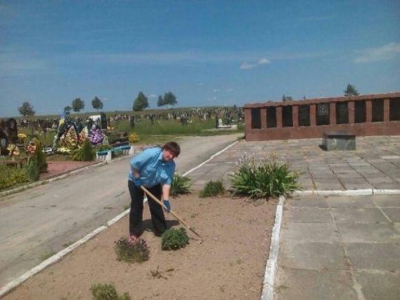 Новини Житомира - фото з Боржників-аліментників змусили вийти на суспільно корисні роботи Боржників-аліментників змусили вийти на суспільно корисні роботи, фото №2 на сайті 20minut.ua
