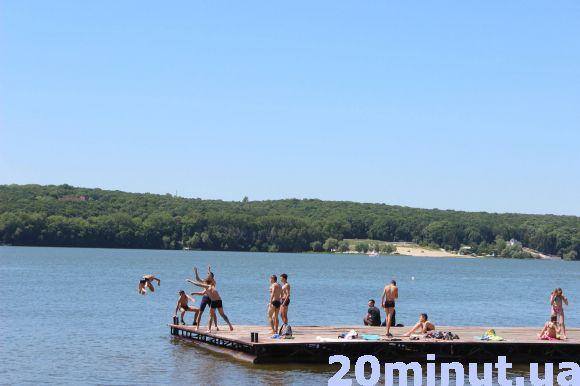 Новини Тернополя - фото з На "Циганці" вже багато відпочивальників. Люди скаржаться, що не працюють туалети та душ На "Циганці" вже багато відпочивальників. Люди скаржаться, що не працюють туалети та душ, фото №2 на сайті 20minut.ua