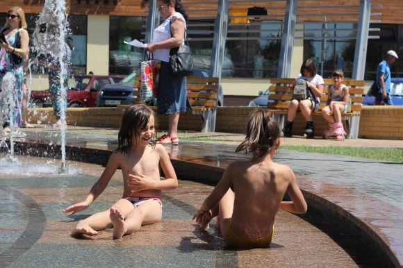 Новини Вінниці - фото з Дозвілля маленьких і дорослих вінничан на «сухому» фонтані (ФОТО ДНЯ) Дозвілля маленьких і дорослих вінничан на «сухому» фонтані (ФОТО ДНЯ), фото №3 на сайті 20minut.ua