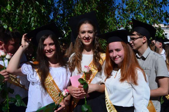 Сьогодні у житомирських школах пролунав останній дзвоник, фото №2 на сайті 20minut.ua