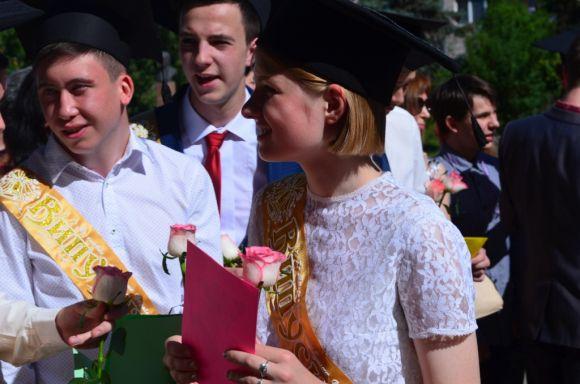 Сьогодні у житомирських школах пролунав останній дзвоник, фото №1 на сайті 20minut.ua