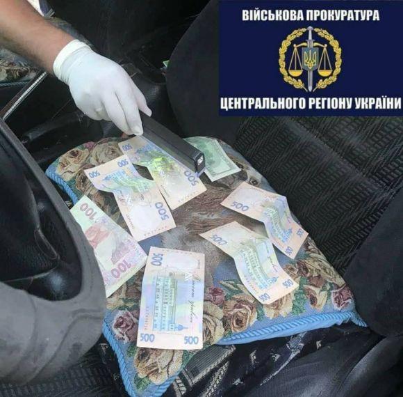 Новини Вінниці - фото з На Вінниччині зловили військового хабарника, який «відмазував» від армії На Вінниччині зловили військового хабарника, який «відмазував» від армії, фото №2 на сайті 20minut.ua