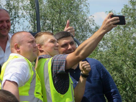 Новини Хмельницького - фото з “Я дещо занепокоєний”, - Гройсман про ремонт доріг у Хмельницькій області “Я дещо занепокоєний”, - Гройсман про ремонт доріг у Хмельницькій області, фото №3 на сайті vsim.ua