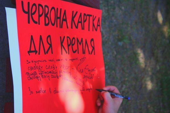 Новини Вінниці - фото з У Вінниці оголосили «червону картку» Кремлю та вимагали звільнити політув’язнених українців в РФ У Вінниці оголосили «червону картку» Кремлю та вимагали звільнити політув’язнених українців в РФ, фото №5 на сайті 20minut.ua