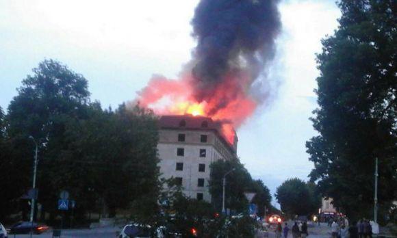 У Кам’янці загорівся колишній готель "Україна", фото №1 на сайті 20minut.ua